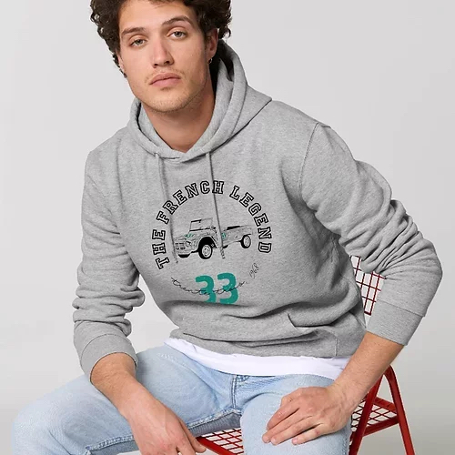 Un sweat gris pour homme, estampillé "The french legend" de la marque régionale 33.