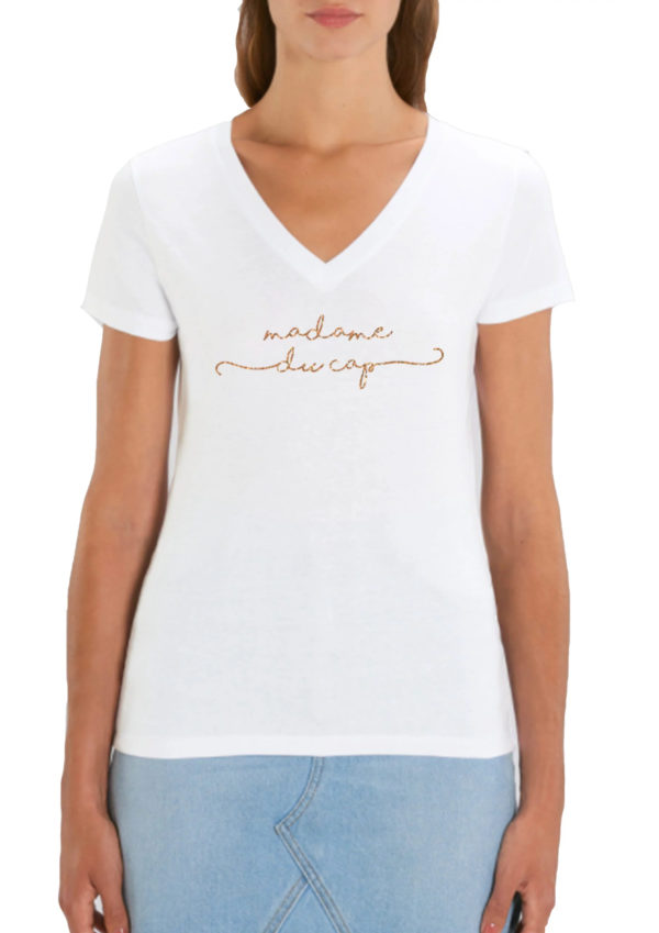 Un tee-shirt blanc pour femme, estampillé "Madame du Cap" de la marque régionale 33.