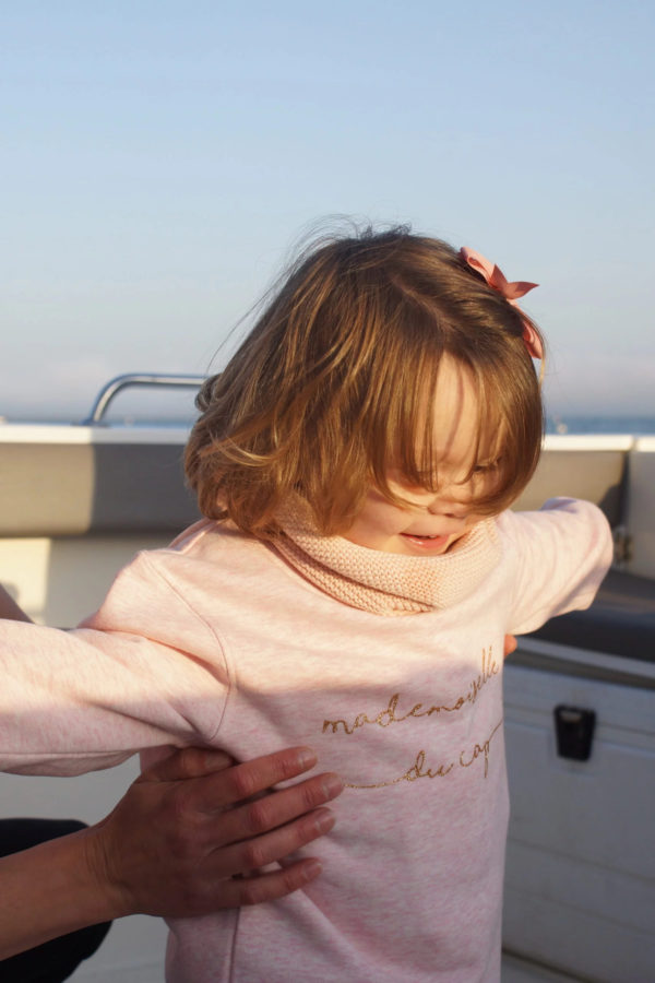 Un sweat pour fille en coton bio "Mademoiselle du Cap", de la marque trente trois.