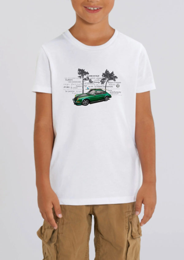 Un tee-shirt blanc pour garçon, estampillé "trente-trois" de la marque régionale 33.