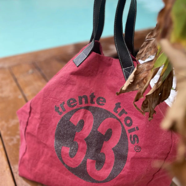 Un maxi bag bordeaux de la marque régionale 33.