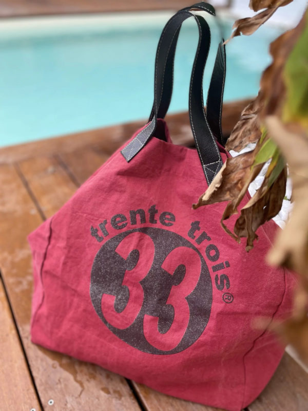 Un maxi bag bordeaux de la marque régionale 33.