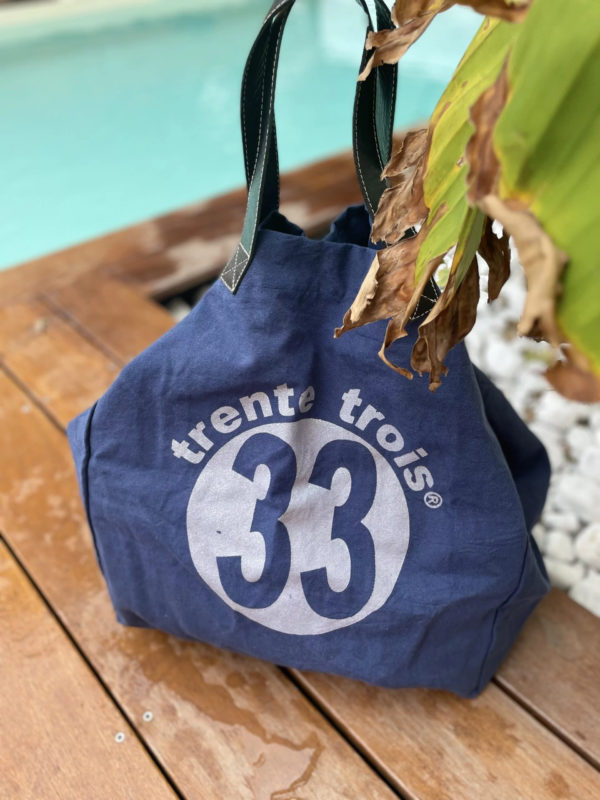 Un maxi bag marine de la marque régionale 33.