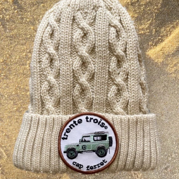 Un bonnet defender beige de la marque régionale 33.