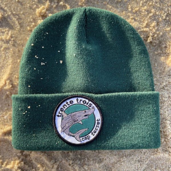 Un bonnet Shark vert pour adulte de la marque régionale trente-trois.