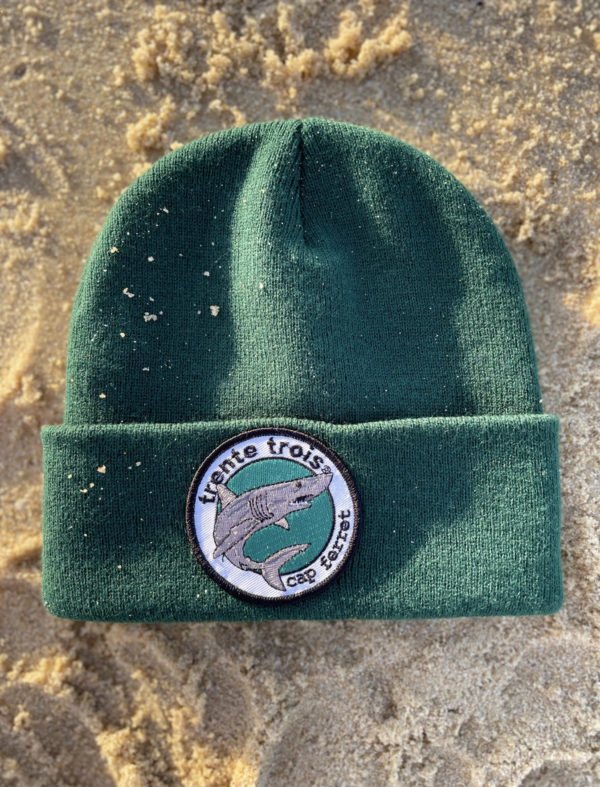 Un bonnet Shark vert pour adulte de la marque régionale trente-trois.