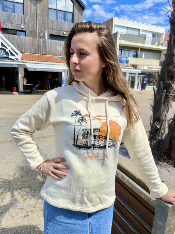 Un sweat écru pour femme, estampillé "Paradise" de la marque régionale 33.