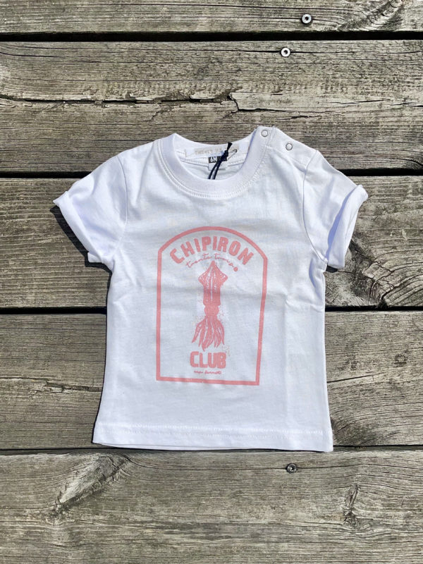 Un tee-shirt blanc pour bébé, estampillé "Chipiron" de la marque régionale 33.