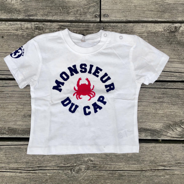 Un tee-shirt blanc pour bébé, estampillé "Monsieur du Cap" de la marque régionale 33.