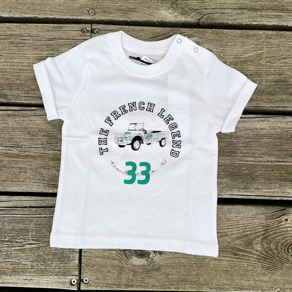 Un tee-shirt blanc pour bébé, estampillé "The French Legend" de la marque régionale 33.