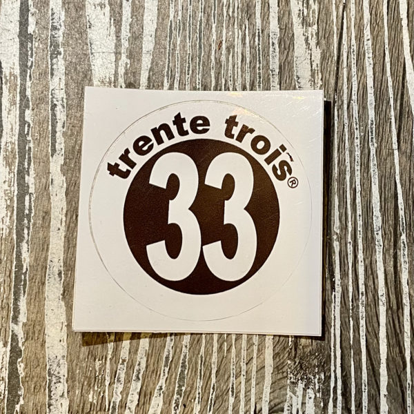 Un autocollant 33 marron de la marque régionale 33.