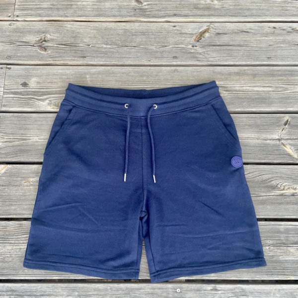 Un bermuda marine pour homme de la marque régionale 33.