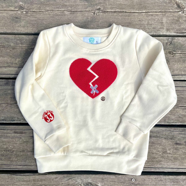 Un sweat coeur pour fille de la marque régionale 33.