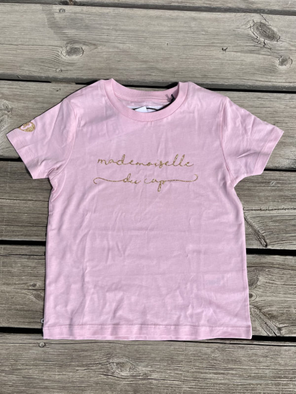 Un tee-shirt blanc pour fille, estampillé "Mademoiselle du cap" de la marque régionale 33.