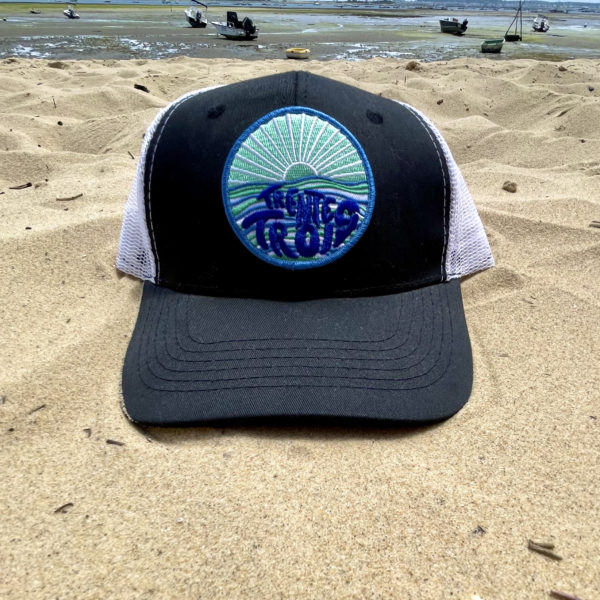 Une casquette dunes noire de la marque régionale 33.