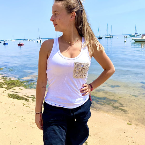 Un débardeur bohème blanc pour femme, de la marque régionale 33.