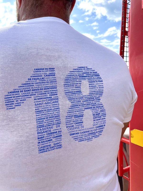 Un tee-shirt 18 de la marque régionale 33.