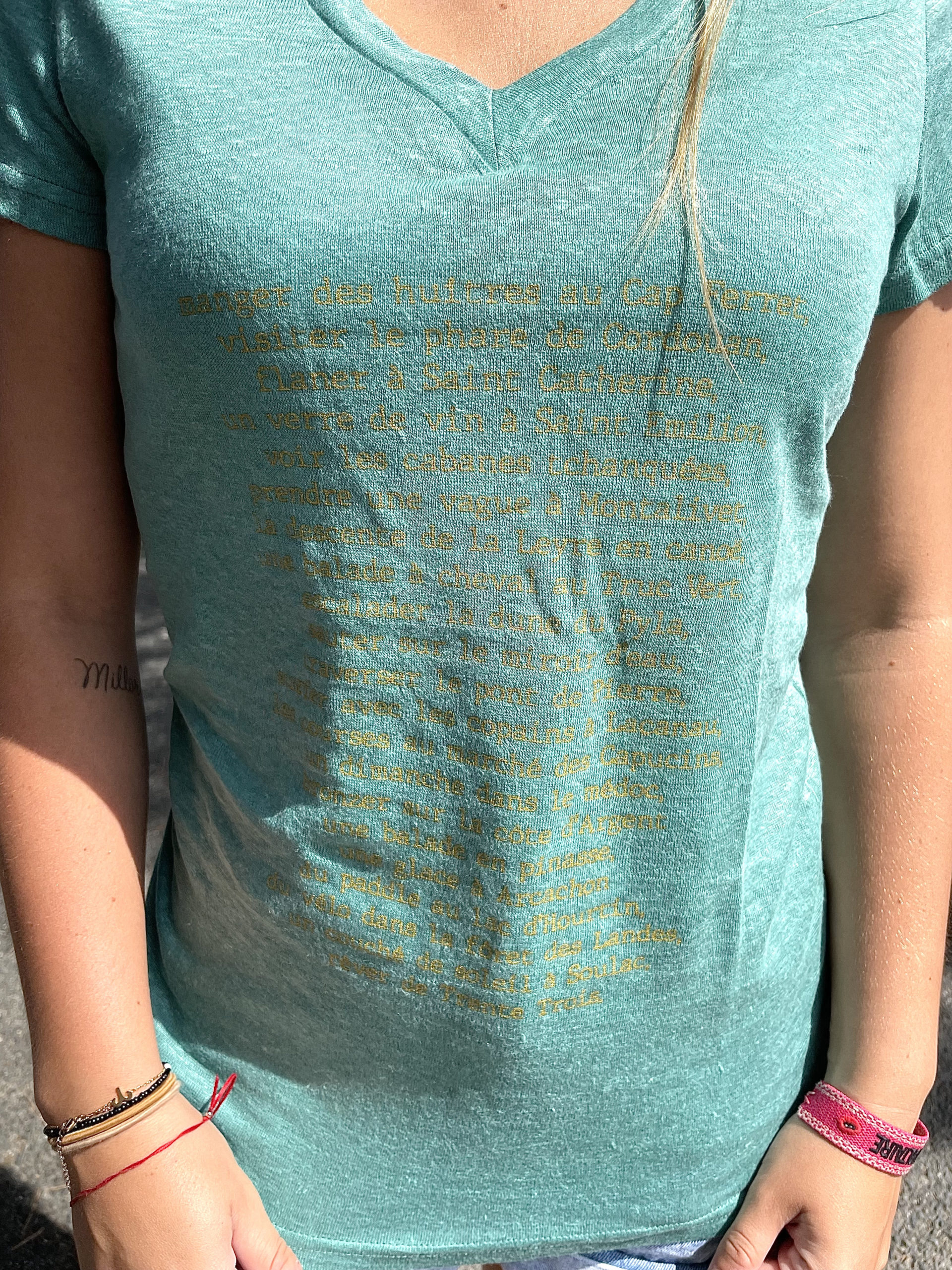 Un tee-shirt balade femme en lin de la marque régionale 33.