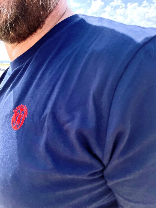Un tee-shirt Fire dept marine de la marque régionale 33.
